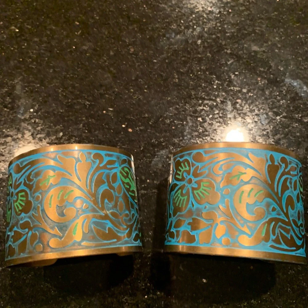 2 bracelets - Picture 1 of 5